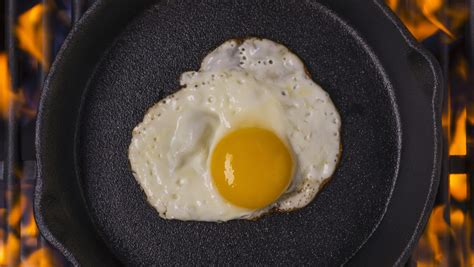 how do you grill eggs